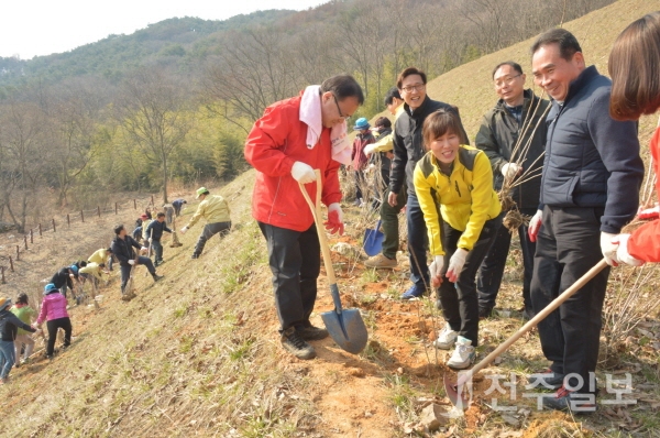 순창군, 제71회 식목일기념 나무심기 행사 개최 - 전주일보